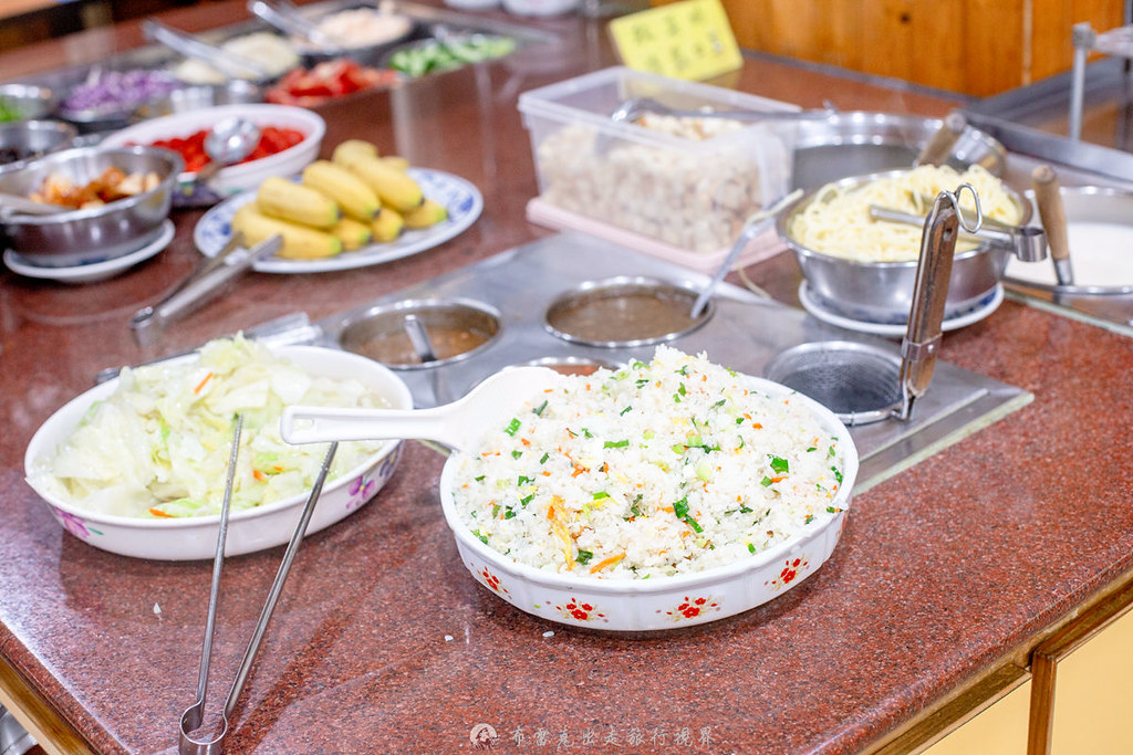 佳佳牛排館｜被炒飯跟鹹粥耽誤的大直牛排館只要220元自助沙拉吧就讓你吃到爽