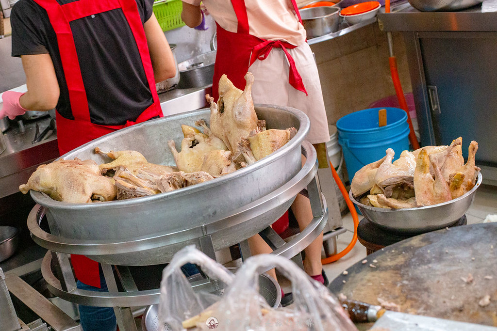 阿海師鴨肉麵線｜生意好到鴨肉都是整桶整桶上的雲林土庫在地70年老字號 @嘿!部落!