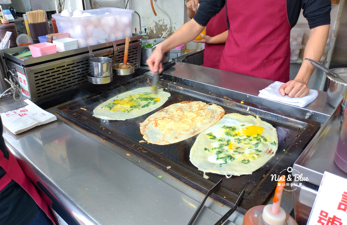 明倫蛋餅 | 逢甲夜市人氣美食，買蛋餅竟然要抽號碼牌.逢甲美食推薦