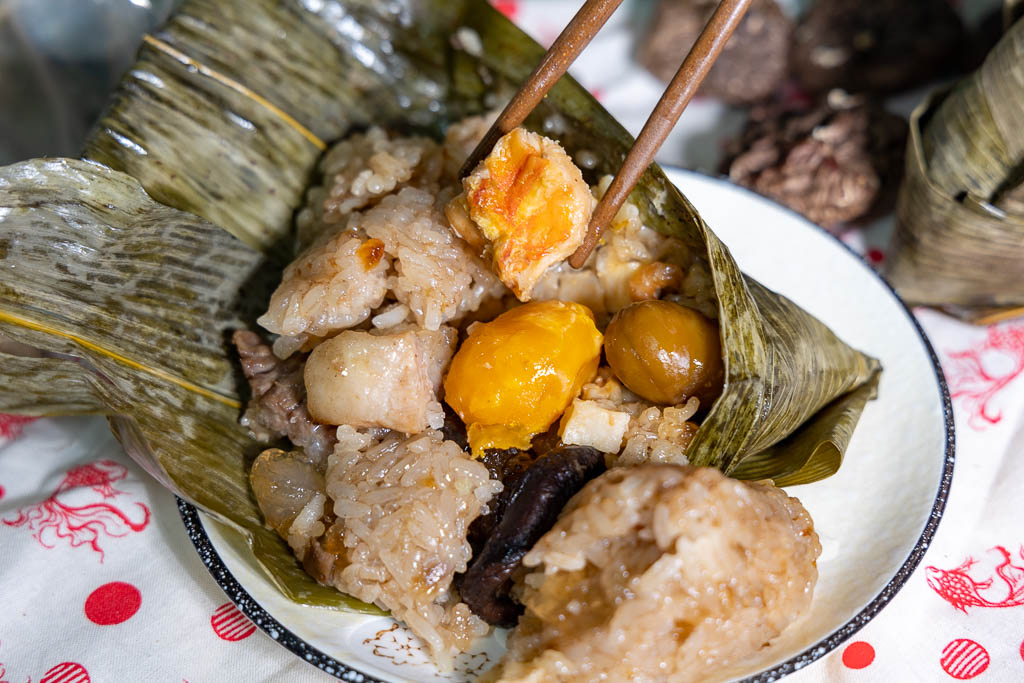 印月餐廳端午肉粽禮盒｜西屯區台中市–端午印景禮盒頂級美味粽子，餡料有著龍蝦、鮑魚、牛三寶三種口味可以選擇