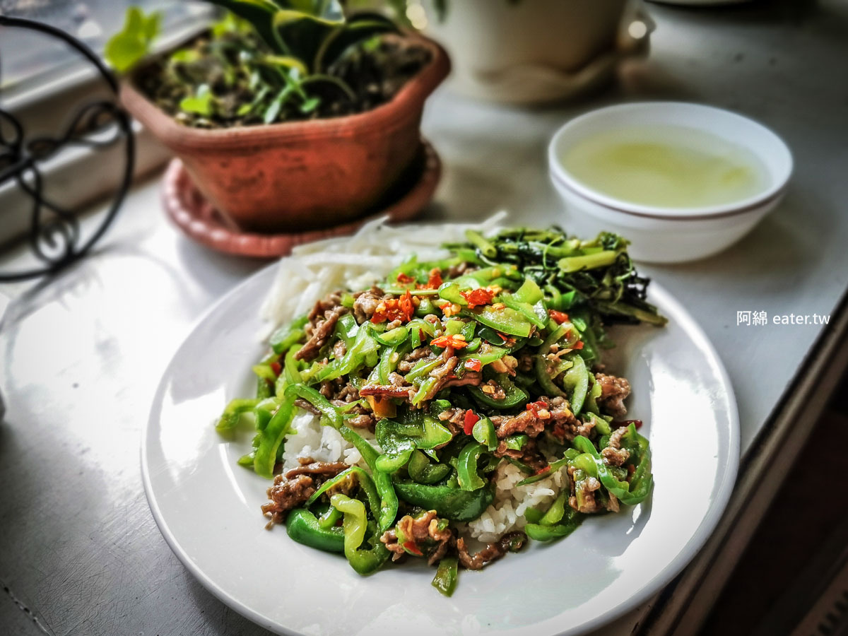 桃園美食|我愛蜜蜂咖啡簡餐-推薦青椒牛肉飯加半熟蛋，市區隱藏版咖啡簡餐真美味！附菜單價錢、停車交通2022 @嘿!部落!