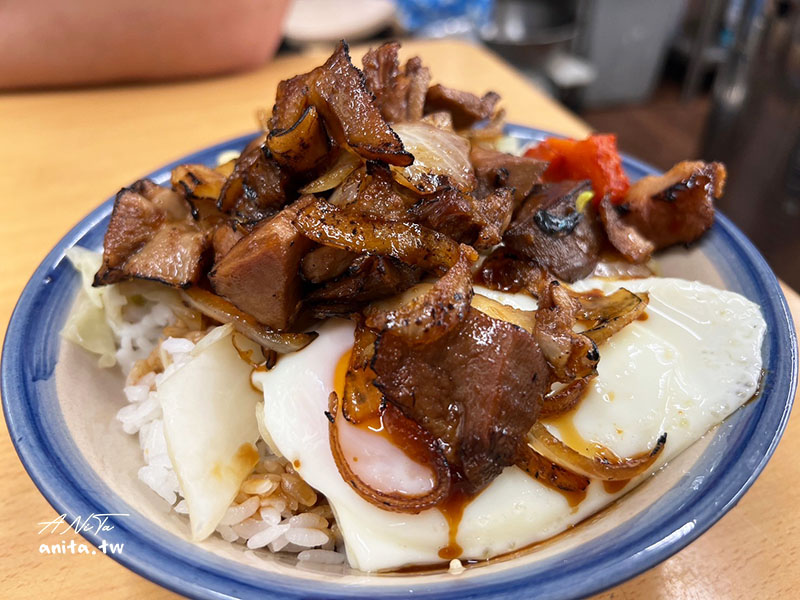 火旺骨仔肉｜炙燒骨仔肉、豬舌，鹹甜的醬汁好下飯，品質若能穩定點會更好 @嘿!部落!