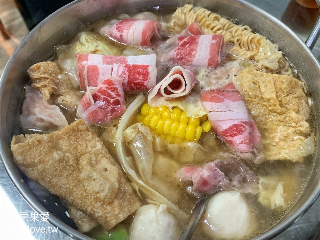 阿肥食堂〉台中大里美食、晚餐、宵夜的好選擇，老闆不怕你吃，CP值很高的食堂，內用有肉燥飯吃到飽