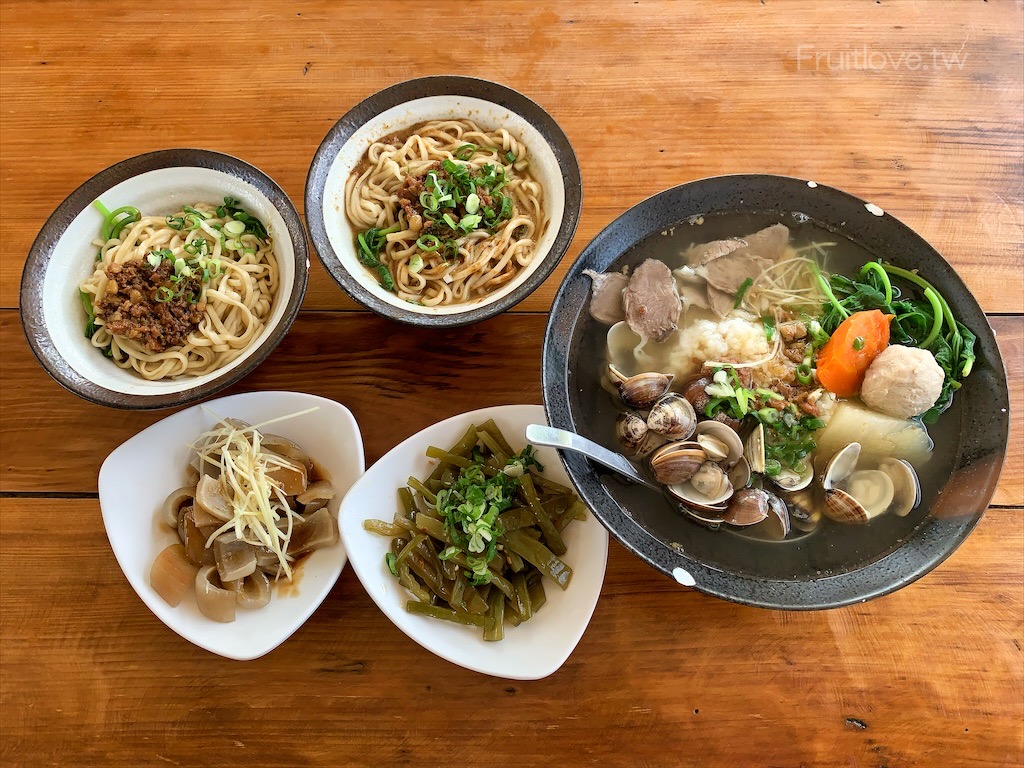 田中小吃/厝邊ㄟ灶咖〉彰化田中美食，田中早午餐，懷舊庭園式的用餐環境，很古早味的傳統小吃，平價又美味，彰化寵物友善