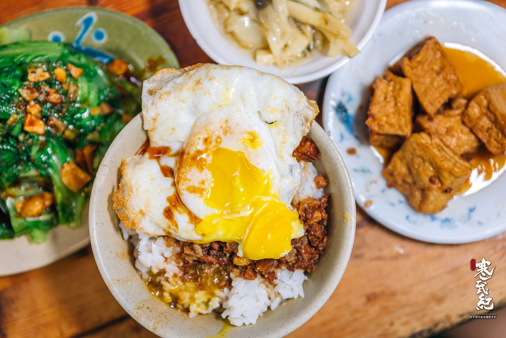 【中肯‧食記】天天利美食坊．捷運西門町站｜超強滷肉飯配現煎荷包蛋．濃郁蛋黃佐滷肉飯一級棒．蚵仔煎必點．西門町超強台灣小吃店！ @嘿!部落!