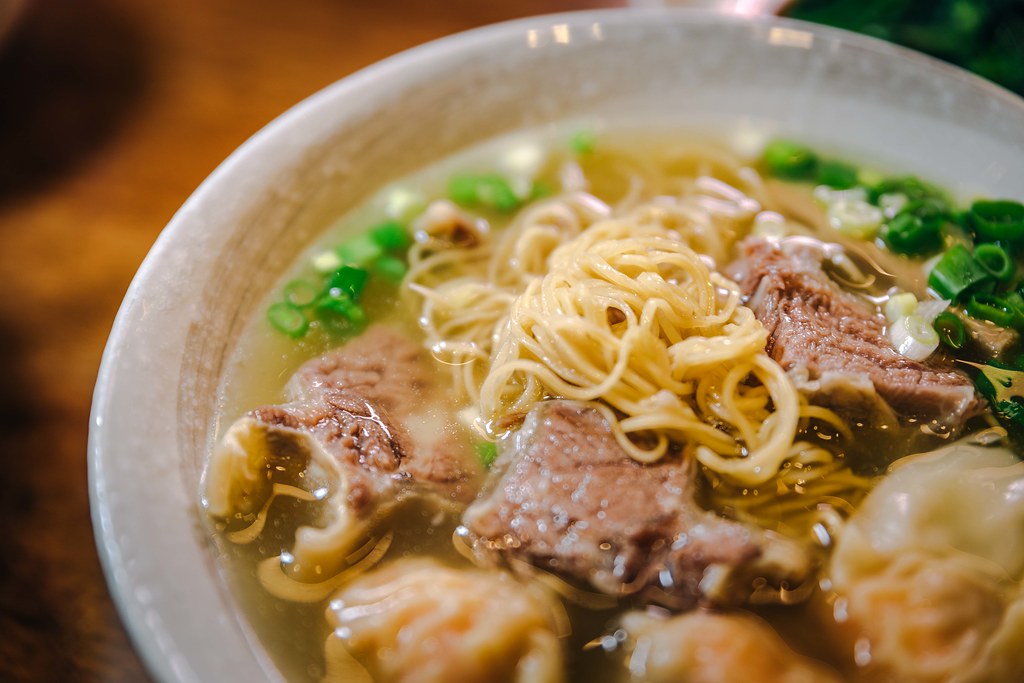 【中肯‧食記】大膽牛腩麵．捷運中山國中站｜遼寧街正宗港式牛腩麵．香港味咖喱雲吞都美味．遼寧街美食推薦！