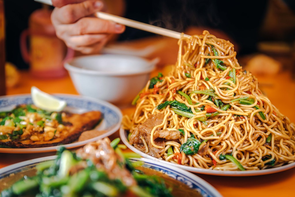 【中肯‧食記】新東羊-羊肉料理．捷運中山國中站｜濱江市場人氣羊肉料理．超大份量羊肉炒麵．榮星花園平價小吃推薦！ @嘿!部落!