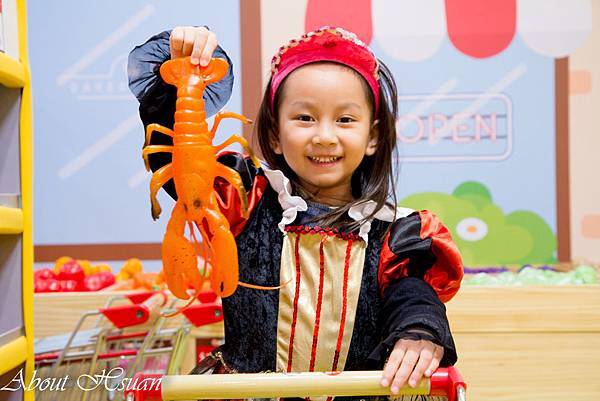 桃園遠東百貨6樓遊戲愛樂園。小女孩變裝好歡樂 @嘿!部落!