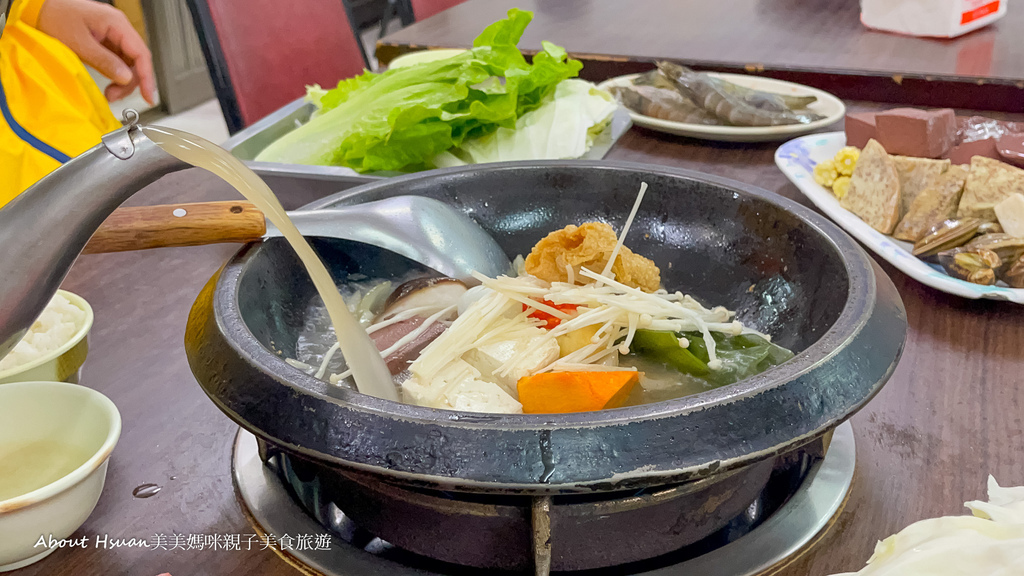 屏東恆春美食 全家福火鍋店 現炒的石頭火鍋 價格平實份量多 吃宵夜也不錯 @嘿!部落!