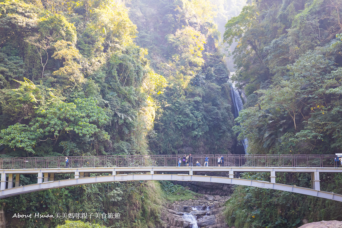 南投竹山景點 瑞龍瀑布 走吊橋看瀑布美景不用鐵腿 親子步道家庭嬰兒車輕鬆推 @嘿!部落!