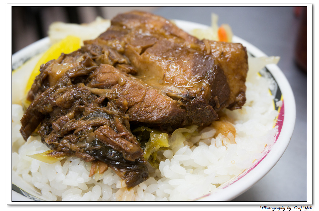 【台北】黃記老牌燉肉飯│慢火久燉，懷舊爌肉飯！  西門町漢口街 @嘿!部落!