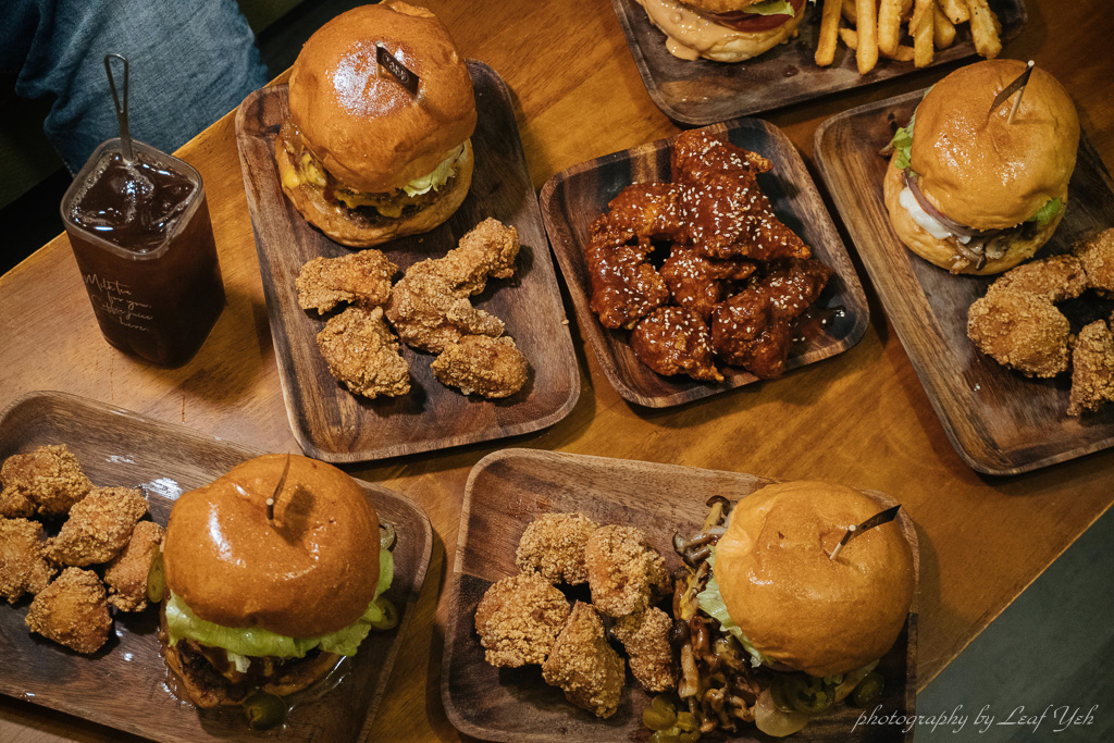 【忠孝新生美食】TakeOut Burger&#038;Cafe 忠孝新生店│貓咪陪吃美式漢堡專門店，加價加點超豐盛！ 忠孝新生美式餐廳、台北美式餐廳 @嘿!部落!