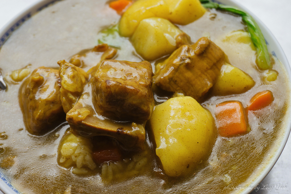 【新北】福德街什錦燴飯、咖哩排骨飯│板橋超隱藏在地美食！爆料台式咖哩排骨 什錦燴飯！板橋府中隱藏版美食、板橋福德市場美食小吃、板橋美食小吃推薦 @嘿!部落!