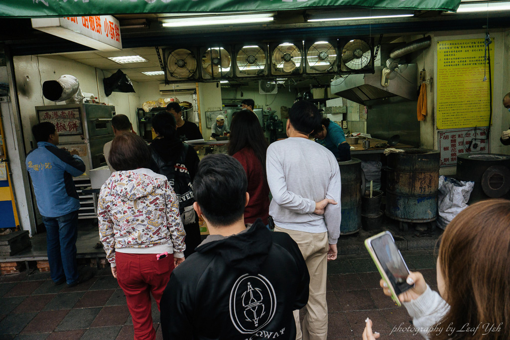 【台北】基河豆漿店x老張炭烤燒餅│士林夜市人氣排隊燒餅，小酥餅意外出色！ 士林夜市胡椒餅、士林夜市燒餅