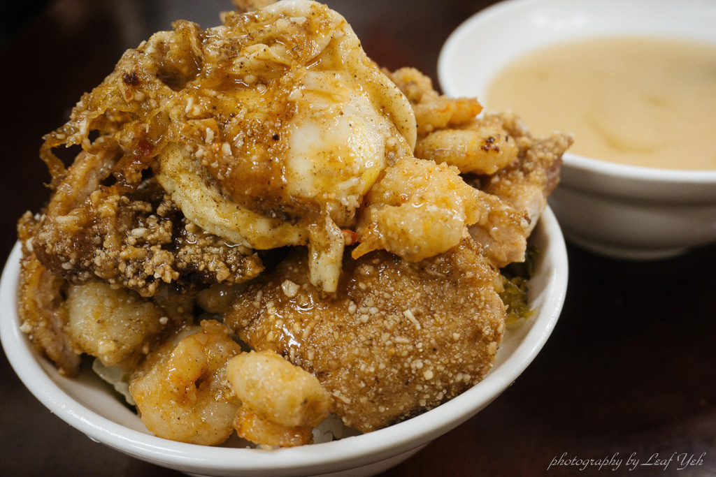 【孝三路美食】天天鮮排骨飯│台式天丼超澎派，果然是孝三路四大天王之一！ 基隆蝦仁排骨飯、基隆孝三路美食 @嘿!部落!