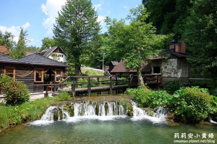 克羅埃西亞自由行：拉斯托克水車村Rastoke推薦餐廳Petro Rastoke。在潺潺水聲下享受鱒魚大餐