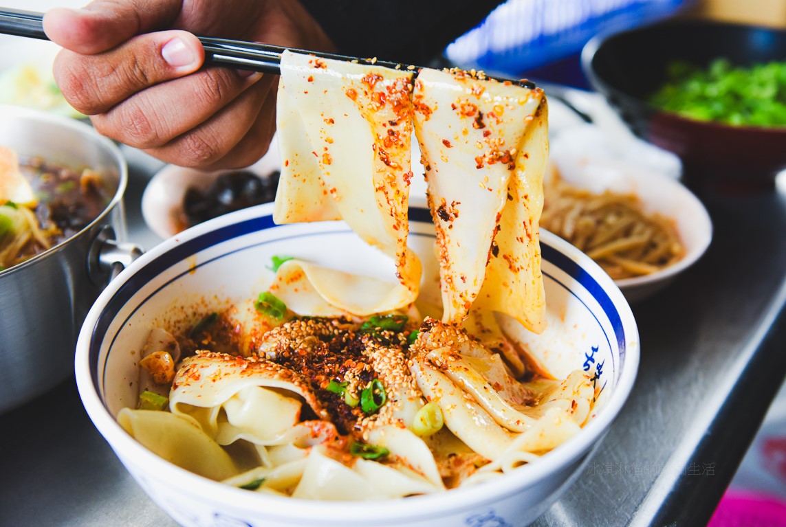 新莊美食｜川豫麵館新莊排隊名店，川味麵食必點油潑麵與冒菜鍋(有影片) @嘿!部落!