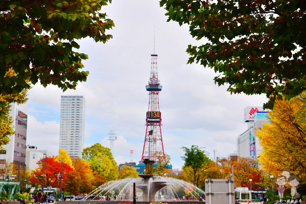 北海道札幌｜大通公園的秋日，除了電視塔之外還可賞金黃的銀杏與紅黃變色葉