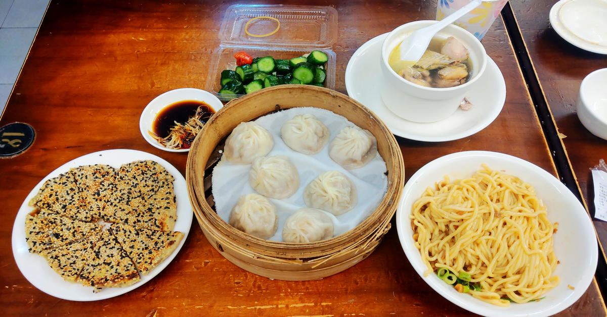 台北市文山區萬芳醫院捷運站美食｜富鼎湯包店，又是一家號稱平價版的鼎泰豐小籠包美味？