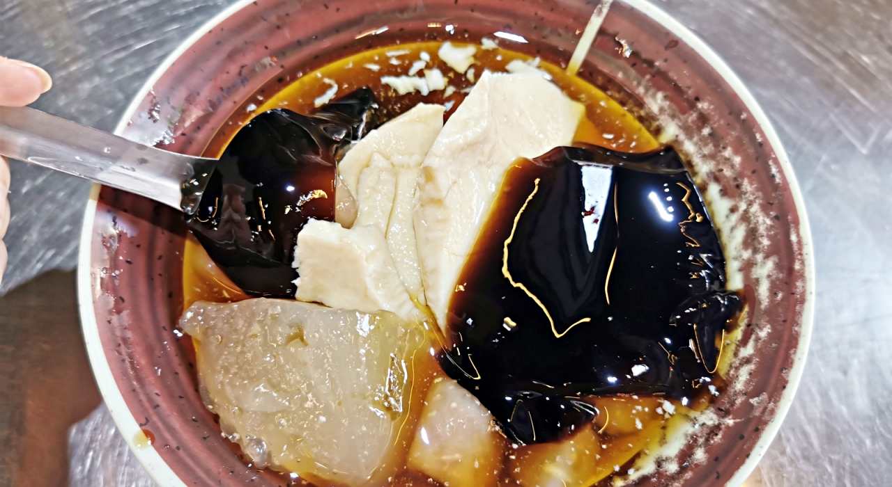 淳手作圓仔湯(蘆洲民族店)，夏天吃冰和豆花冬天有燒仙草花生湯，大推手炒粉粿 @嘿!部落!