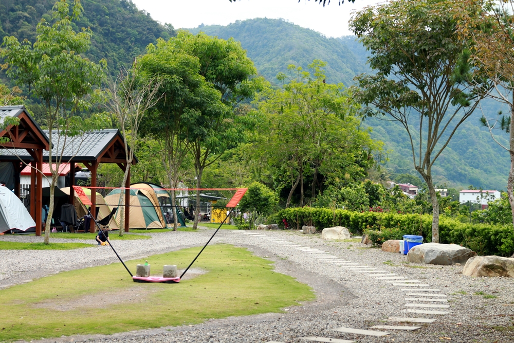 南投仁愛鄉 樹不老營區 有雨棚 沙坑 水池 球類桌遊設備 冰箱 飲水機 衛浴乾淨 熱水熱水量大 營區小而美 滿帳14帳 @嘿!部落!