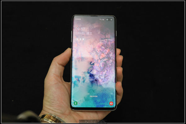 Galaxy S十週年了 , S10 精緻開箱(加上與其它手機比一比外觀)