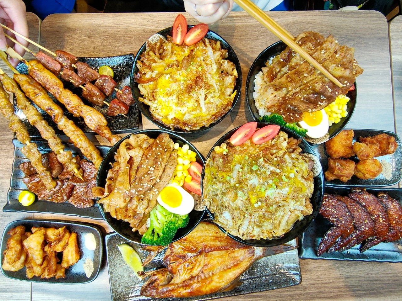 桃園中壢美食-丼玉町·丼飯專門-夜市旁小小丼飯店，串燒品項相當驚艷，要吃要吃  （邀約）