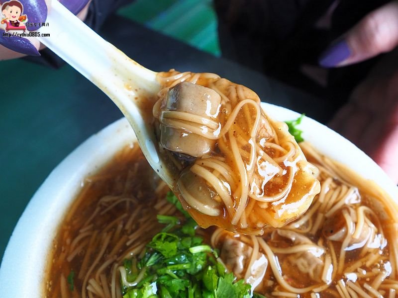 桃園中壢美食-榕樹下-大腸蚵仔麵線-中壢工業區的經濟奇蹟，一天只賣四小時 @嘿!部落!