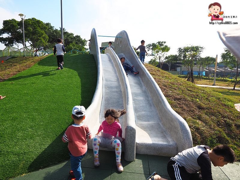 桃園親子景點-平鎮雙連坡碉堡公園-桃園首座碉堡公園在這裡，沙池.溜滑梯碉堡好好拍 @嘿!部落!