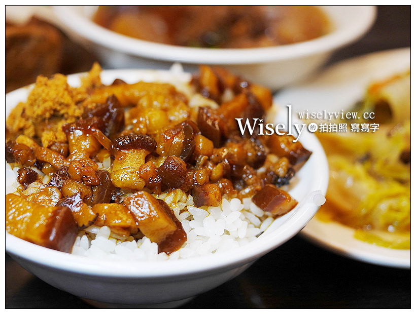 台北 五分埔魯肉飯︱入口即化的油亮黑金魚鬆魯肉飯，以及細軟香濃排骨酥湯～捷運後山埤站美食／松山五分埔美食／台北信義區美食