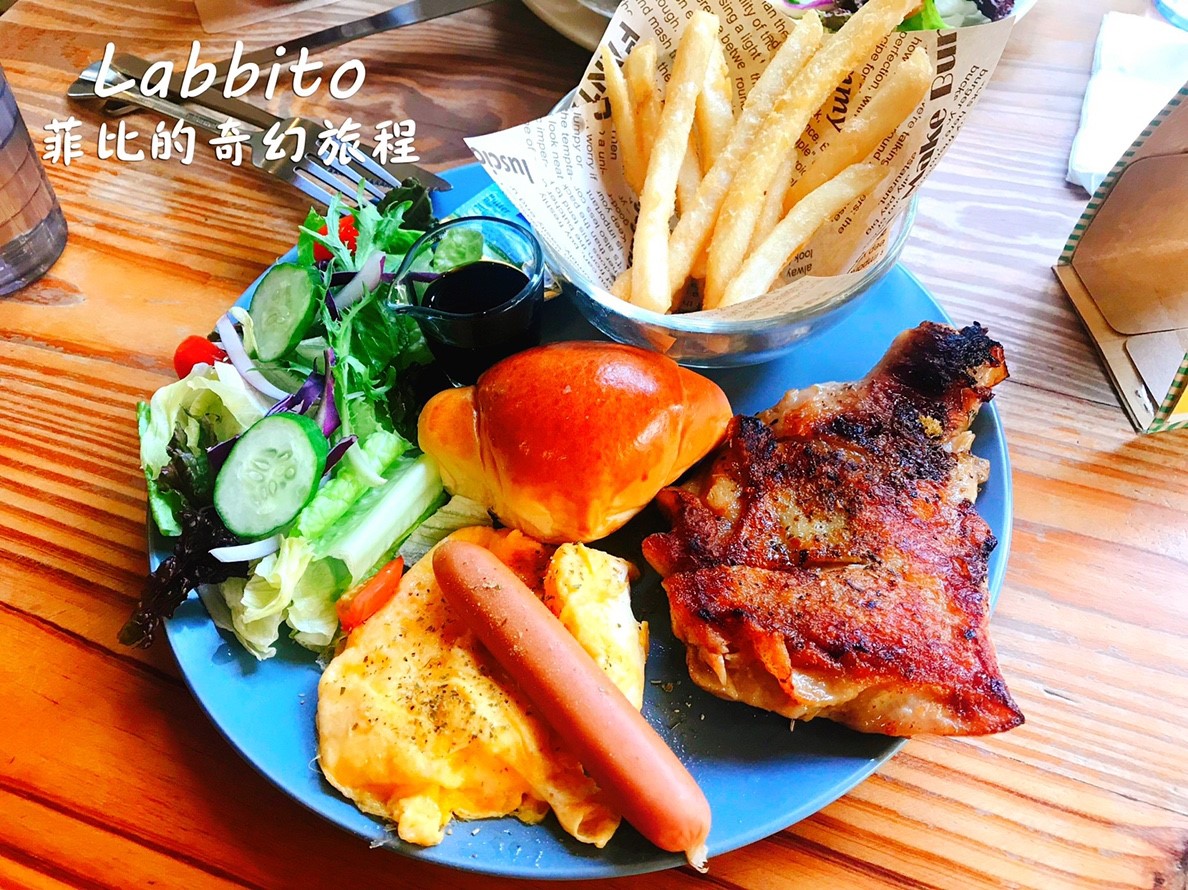 【台中美食】Labbito Cafe日本人開的早午餐！Tokyo Crepe可麗餅、鬆餅！寵物友善餐廳！內有labbito cafe菜單！(台中下午茶推薦、台中早午餐推薦) @嘿!部落!