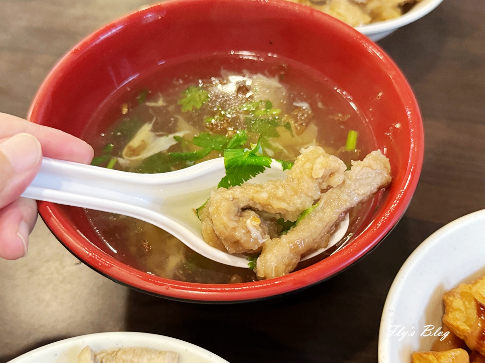 宮口38油飯赤肉湯，麻油香味淡雅的傳統油飯，赤肉清湯肉條實在美味 @嘿!部落!