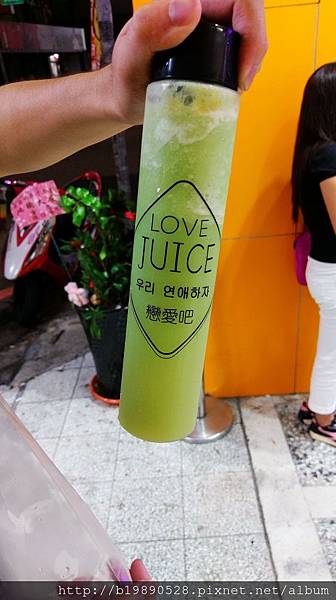 【新竹市區美食】戀愛吧LOVE JUICE 阿富滷肉飯@新竹城隍廟小吃/新竹東門城小吃/ 漸層色果汁。 @嘿!部落!