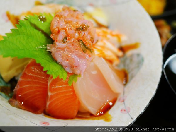 【美食】台中南區 新野東軍店日式料理@ 菜單豐富. 居酒屋.串燒.海鮮丼飯.拉麵.天婦羅.近中興大學女宿。(已歇業)