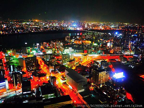 【京阪奈自由行】大阪梅田。梅田空中庭院展望台@都市夜景/瀧見小路美食街/藍天大廈/大阪の味 拉麵- 喜らく/大阪美味餃子.煎餃 @嘿!部落!