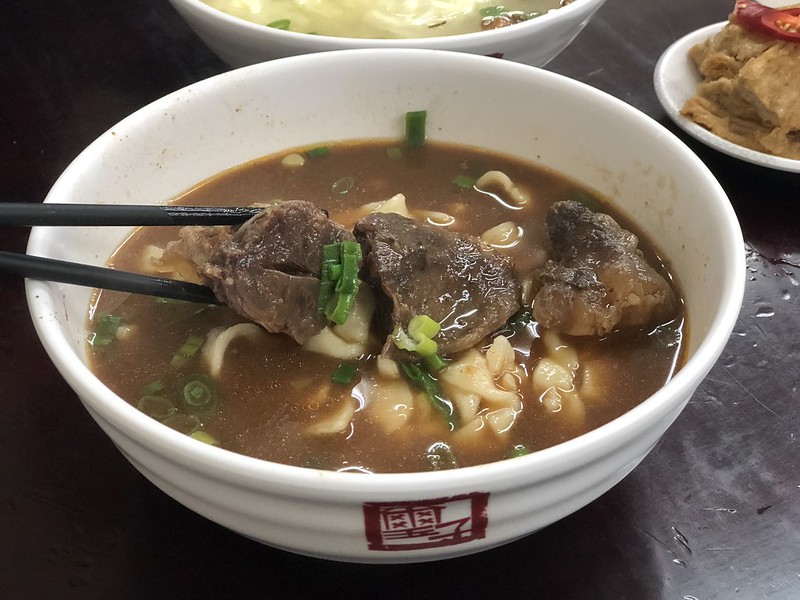 【新竹·竹北美食】璽子牛肉麵(竹北店)，使用澳洲牛肉的牛肉麵專賣店，來訪必吃手工斤餅。(新竹牛肉麵推薦、在地平價小吃、詳細菜單價位介紹) @嘿!部落!