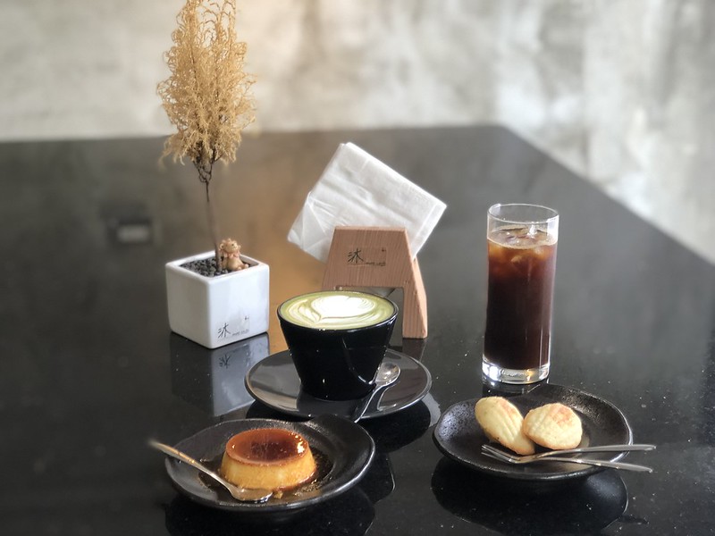 【美食】台中南區─沐Cafe，興大圖書館、興大男宿、興大綠園道旁裝潢超時尚的工業風咖啡屋，店內有提供充電插座唷!