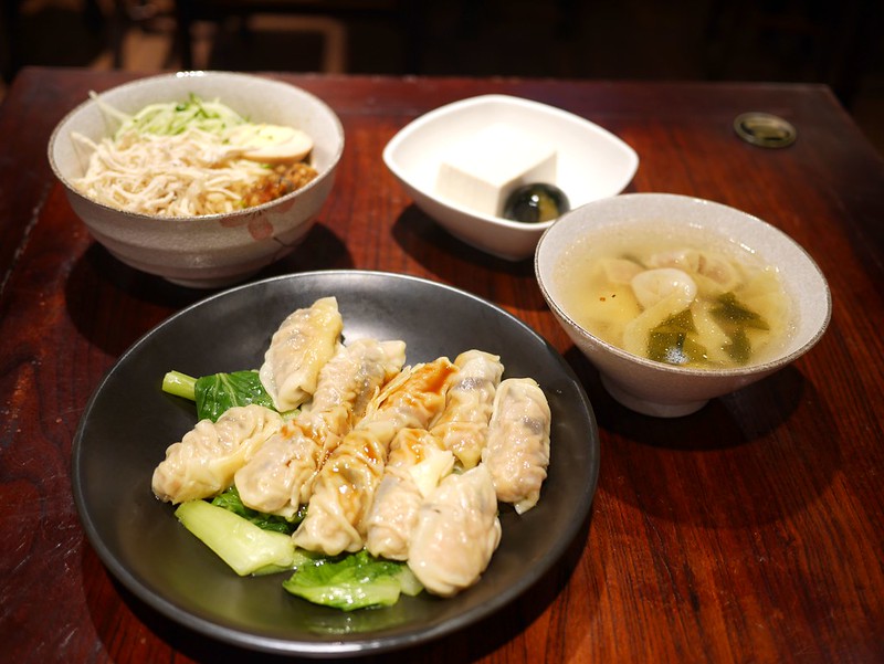 【新竹美食】麵朝麵食專賣店(竹北店)，夏日炎炎，來碗港式麵食好開胃。鮮蝦雲吞麵、椒麻雞絲拌麵、老北京榨醬麵、水餃燙青菜、餛飩湯。(竹北餐廳．竹北午晚餐推薦．竹北麵食館．竹北小吃店) @嘿!部落!