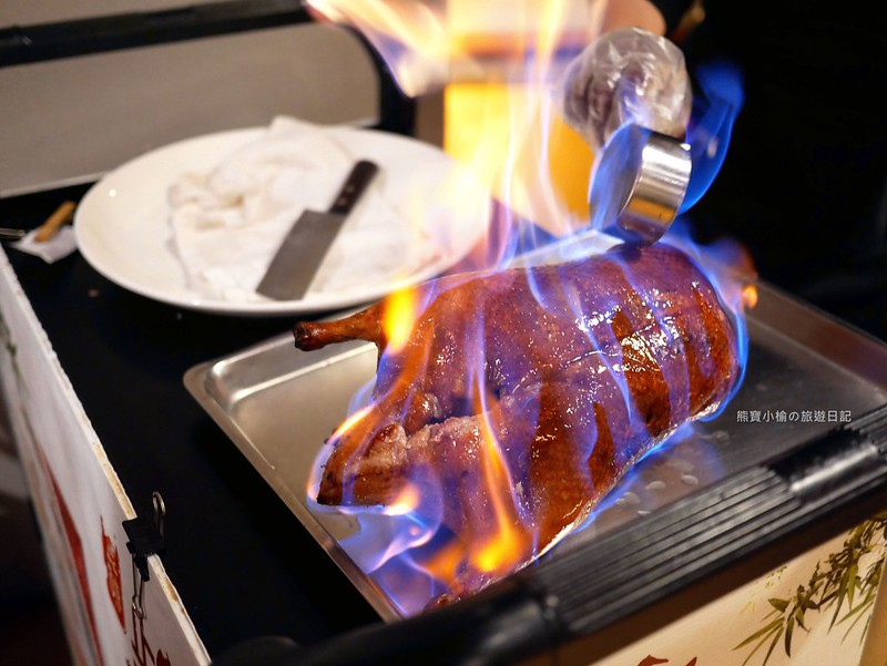 【台中北區美食】柴火火焰烤鴨餐館松竹店，食尚玩家推薦必吃美食櫻桃鴨11吃，全年無休還有附設專屬停車場，內附詳細菜單！必吃美食推薦：紹興東坡肉、金磚燒豆腐、椒麻口水雞，台中烤鴨店、台中辦桌桌菜、台中聚餐餐廳、滬江料理、四川料理。 @嘿!部落!