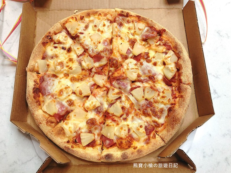 【全台美食】達美樂Domino&#8217;s外帶瘋水果系列大披薩，一個只要199元！夏威夷比薩好吃嗎？外帶依舊熱騰騰，美味不打折。 @嘿!部落!