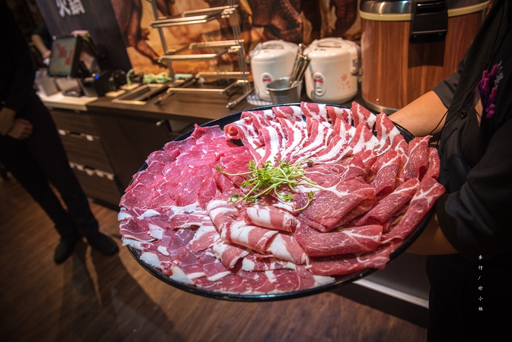 食。台北｜肉多多中山店～台灣火鍋第一品牌，100oz暴龍海陸鍋肉控必訪超評價鍋物｜捷運中山站美食