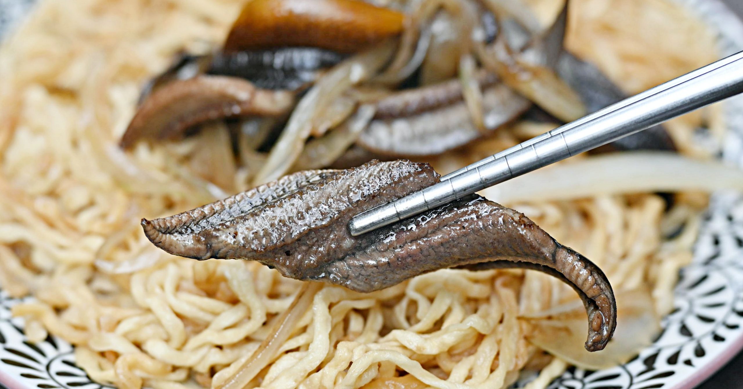 【國父紀念館美食】阿明炒鱔魚，乾炒鱔魚意麵有夠威(菜單) @嘿!部落!