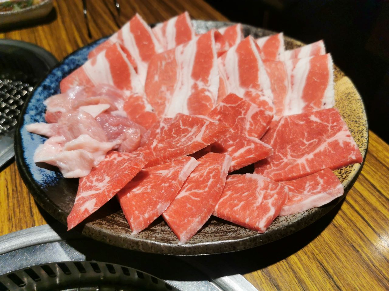 (雙連捷運站)一個人也可以開心吃燒肉,燒肉套餐369元起 火鍋燒肉一次滿足餐點價格實用讓你吃火鍋/燒烤也不用花大錢-源本家燒肉火鍋 @嘿!部落!