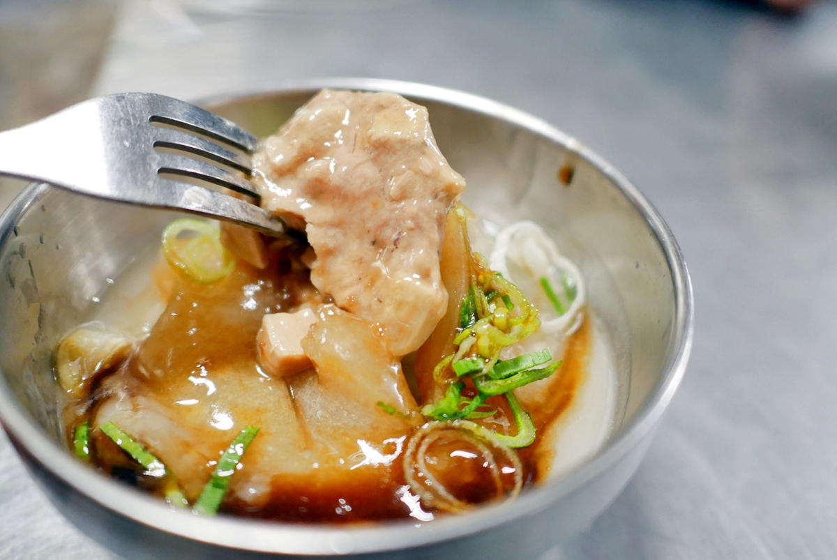 苑裡  金光肉圓｜在地必吃古早味銅板美食  原址在苑裡菜市場農會對面  傳承半甲子的老店！