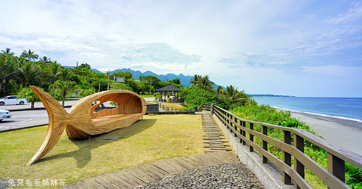 台東景點》寧埔休憩區 長濱觀景台~坐在竹編鯨魚座椅看海，走下樓梯就是整片沙灘 @嘿!部落!