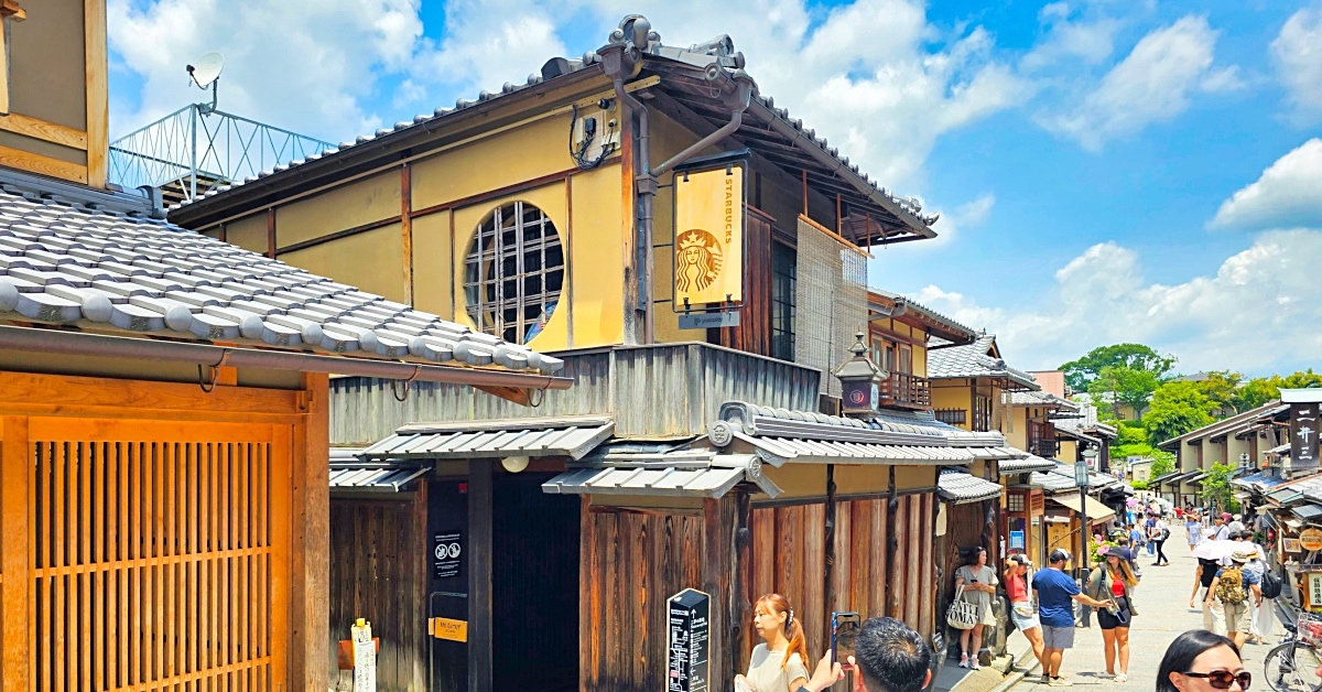 京都景點》星巴克二寧坂ヤサカ茶屋～世界第一間榻榻米星巴克，清水寺必訪百年老屋咖啡