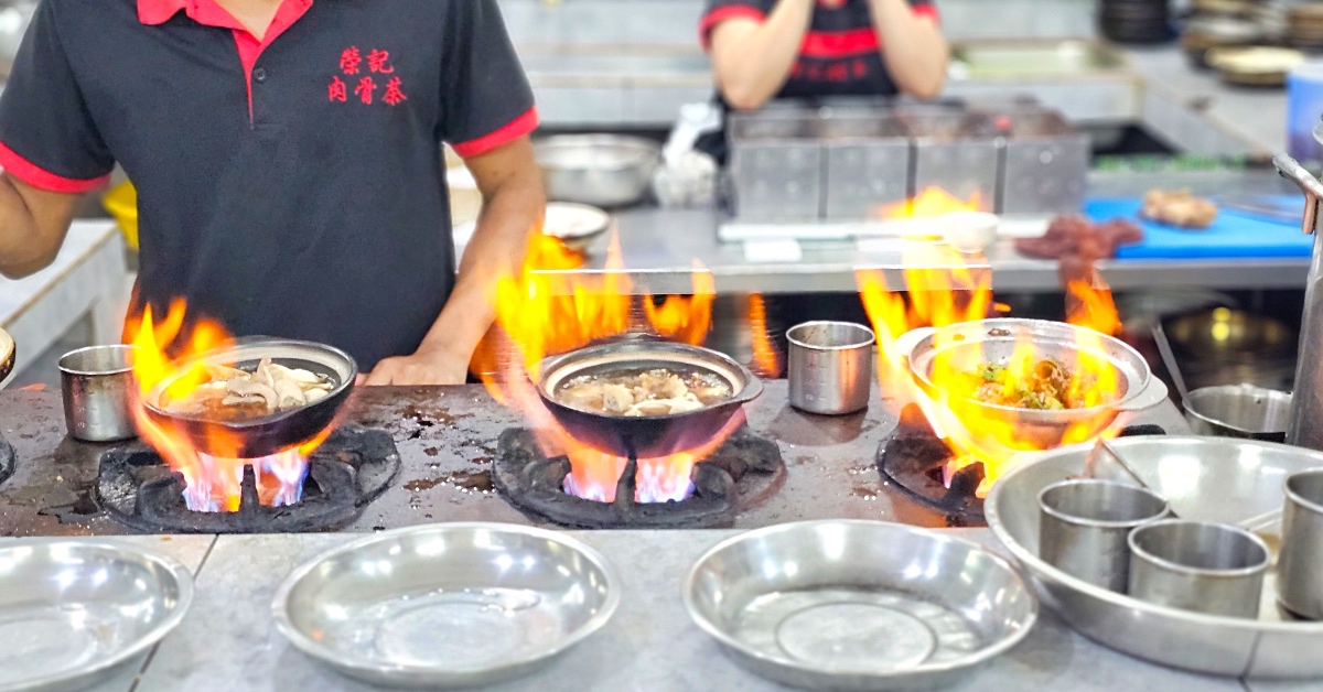 沙巴美食【榮記肉骨茶】比新記、佑記還好吃!! 原味、藥膳、胡椒三口味，還能無限續湯!! @嘿!部落!