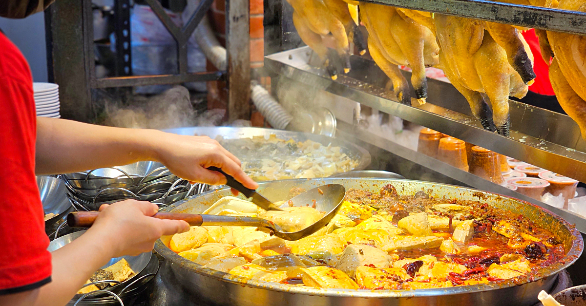 深坑古早厝臭豆腐｜深坑老街必吃臭豆腐名店，不好吃不用錢，連平日都排隊 @嘿!部落!