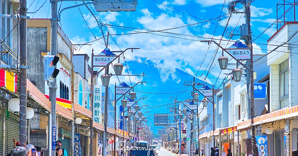 富士吉田本町商店街｜IG必拍超人氣打卡點～富士山背景復古街道、金鳥居｜交通停車資訊 @嘿!部落!