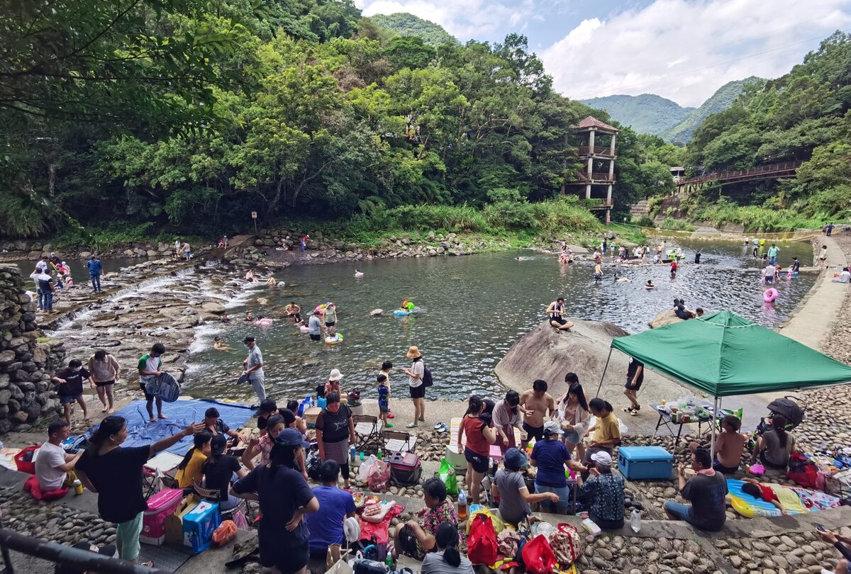 桃園玩水秘境|宇內溪戲水區/周邊景點小烏來風景區一日遊/北部玩水秘境桃園合法溪邊玩水(價位)